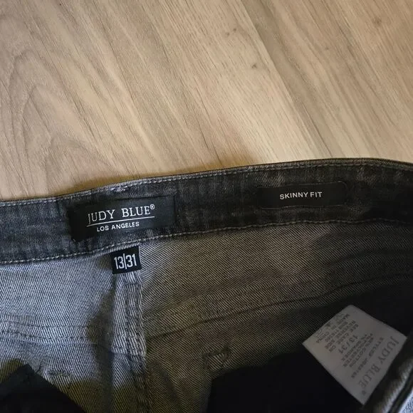 Judy Blue Women's Charcoal Skinny Jeans sz 13 - Picture 4 of 5